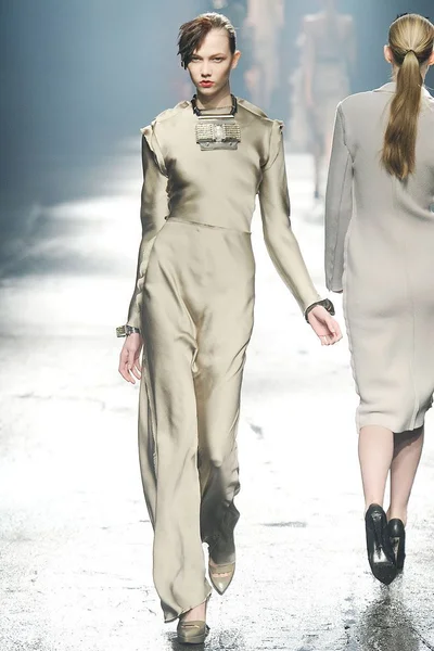 Look 19